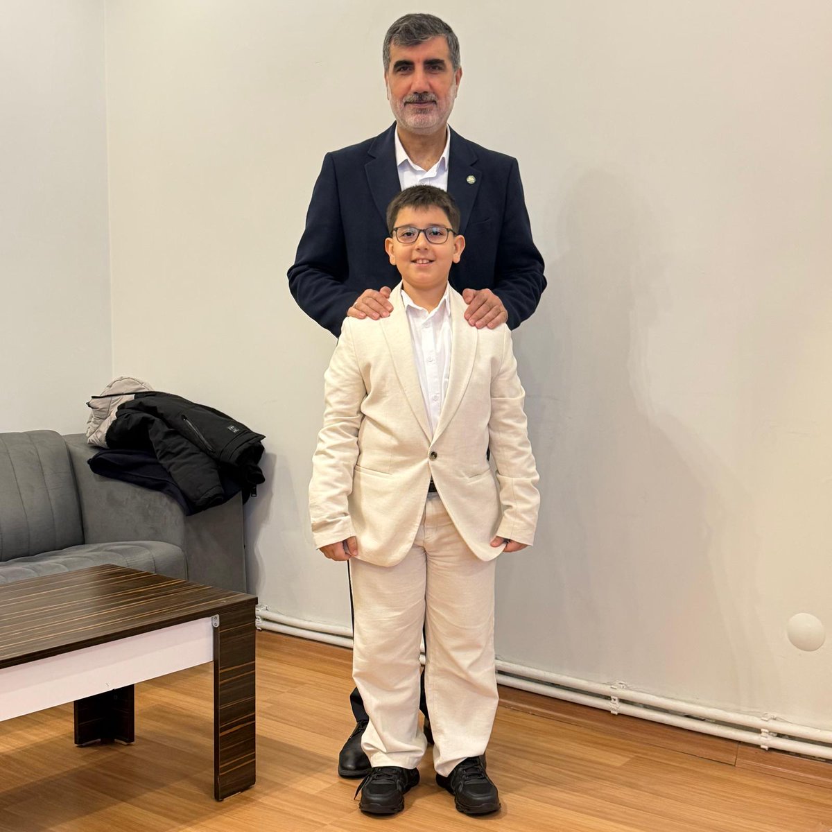 İl Başkanlığımızda kıymetli teşkilat mensuplarımızla bir araya gelerek bayramın bereketini paylaştık.
​Rabbim birliğimizi, beraberliğimizi daim ve kaim eylesin. 
Bu güzel bayram gününde bizleri aynı sofrada, aynı hedefte buluşturan tüm yol arkadaşlarımıza teşekkür ediyorum.