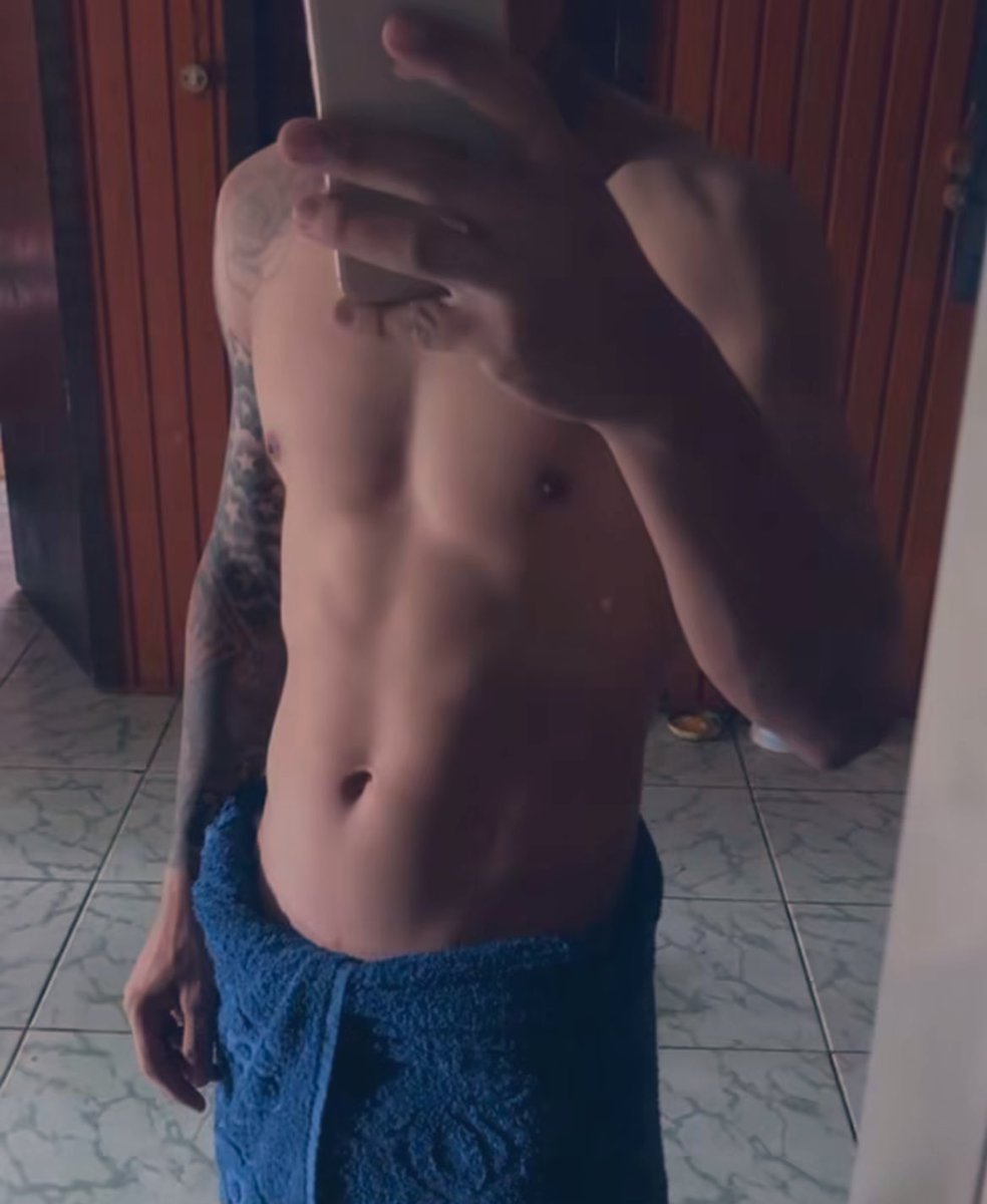 MestrePrazer18's tweet photo. 👀 Querem sem toalha?…ou continuo com a toalha?😏🔥
#Sensual #Provocação #SemCamisa #Hot #Desejo #Explorar #Viral #Ativo https://t.co/nHTrrL77cu