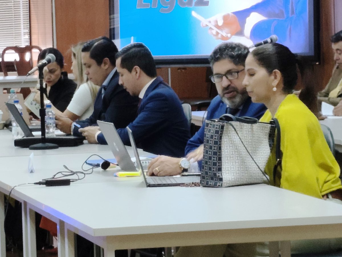 Fiscal acusa a Andrés Arauz y otros seis y pide llamar a juicio por el caso Liga2 larepublica.ec/blog/2026/03/2…