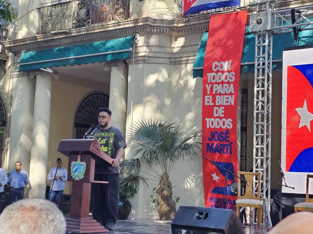 <a href="/DiazCanelB/">Miguel Díaz-Canel Bermúdez</a> <a href="/AsambleaCuba/">Asamblea Nacional Cuba</a> <a href="/MMarreroCruz/">Manuel Marrero Cruz</a> <a href="/PartidoPCC/">Partido Comunista de Cuba</a> Manolo de los Santos, director ejecutivo de The People's Forum: 

Escuchamos y vimos un pueblo que no se va a rendir, que esta dispuesto a dar la vida por la humanidad. Nuestra lucha no termina con #Cuba, queremos un mundo sin bloqueo, si  genocidio, sin guerras...