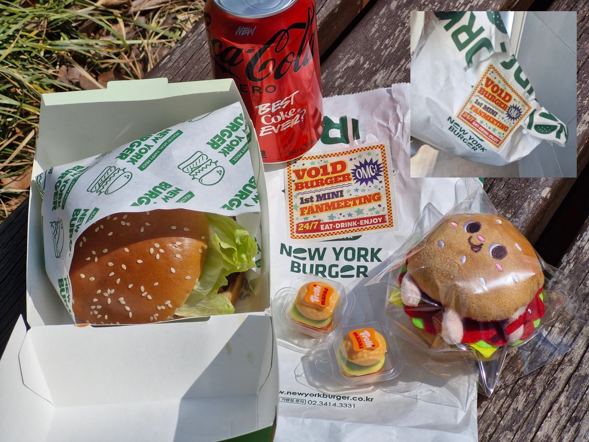 pu__ppi's tweet photo. 🍔 + ❤️ = （　） https://t.co/vAdGtgoJHq