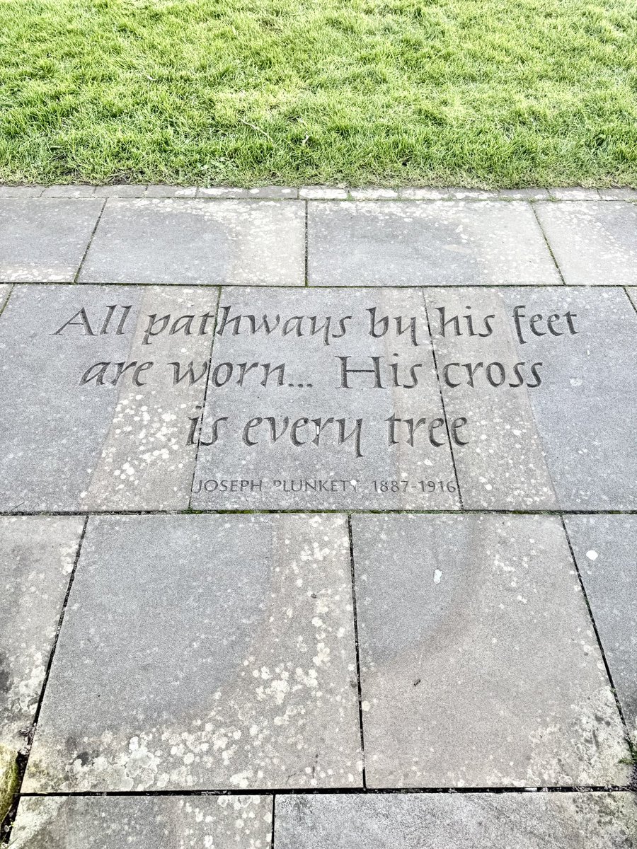 Mr_John_Harvey_'s tweet image. I have always loved the poetry at the pedestrian ‘gateways’ onto @ExeterCathedral Green - delivered as part of the re-imagination of #Exeter #CathedralGreen and #CathedralYard whilst I was @ExeterCCM… Thought I’d share my favourites on #WorldPoetryDay…
#LoveExeter