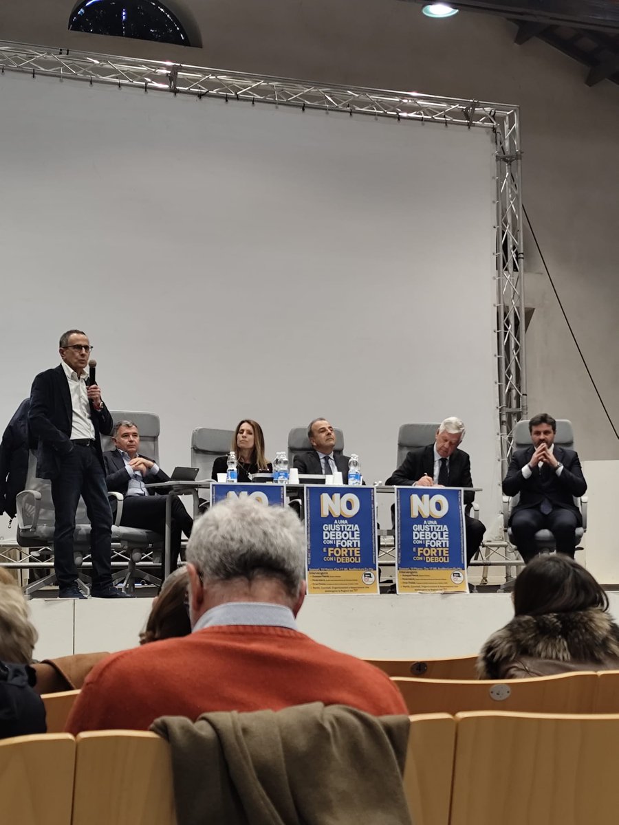 PDFedSassari's tweet photo. Giovedì sera all https://t.co/qTLD8TFJ3n di Sassari abbiamo partecipato alla chiusura della campagna referendaria per il NO con l'intervento del nostro Segretario Massimo Pintus.

22 e 23 marzo votate NO!" https://t.co/DFUcOeUqSv