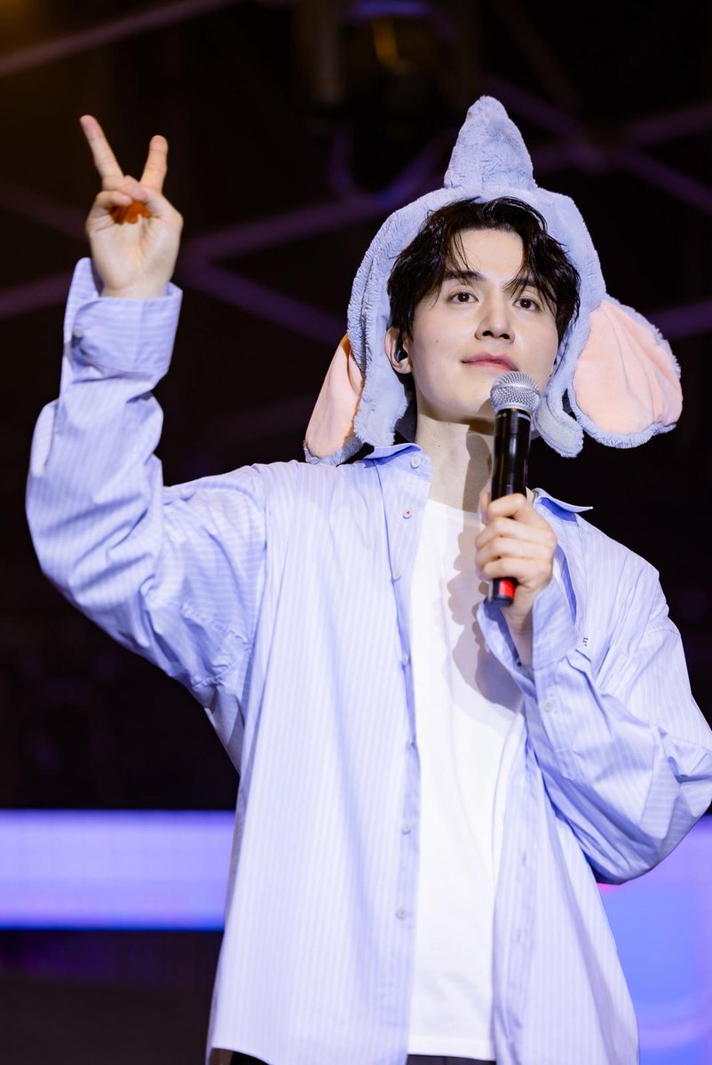 Ci Showbiz (@cishowbiz) on Twitter photo 