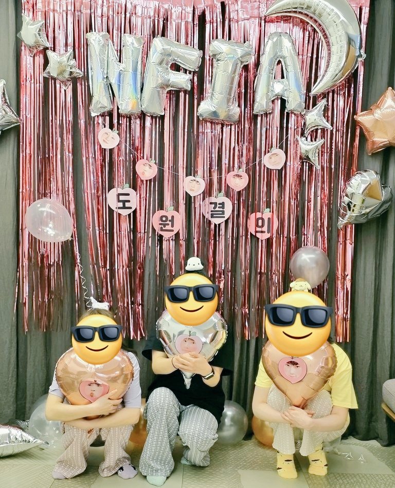 nf_dia's tweet photo. 진짜 웃다가 등이 다 아팠던 엔퍄나잇💫
단체티부터 세탁해온 파자마바지 선구리 머리끈 양말에 파티용품에 바리바리 챙겨온 나눔까지 준비성 철저한 여성들 덕분에 넘 재밌게 놀았슴다🥰 그리고 쓸없선으로 똑같이 어떤...분....앨범 사와서 실신할뻔. 저런게 왜 두장이나 있는건데...🤣 https://t.co/E5Bntt5cmf