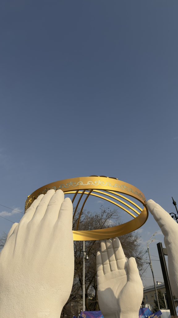 рони tweet media