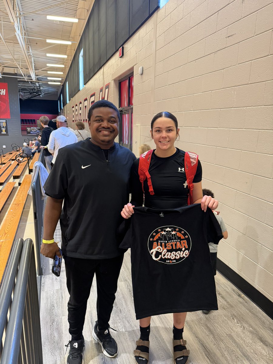 Clara Mooney tweet media