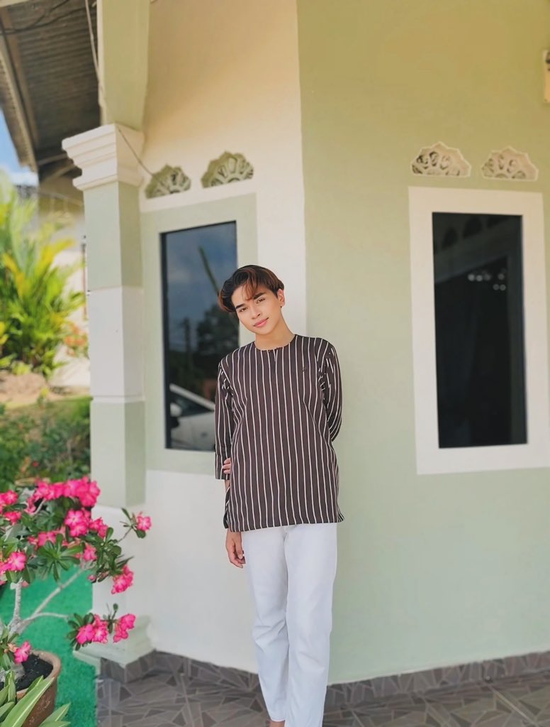 dfareed_'s tweet photo. selamat hari raya https://t.co/lEoxhfjgWz