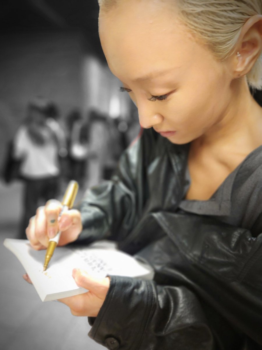 전부터 넘넘 궁금했던 예진아씨 
춤추는 모습도 글코 몬가 강력해 보이는 포스가 있었는데 말하는거 보고 깜놀
세상 여리여리하니 애기 같은! 
멋지구 귀엽구 혼자 다하심😍