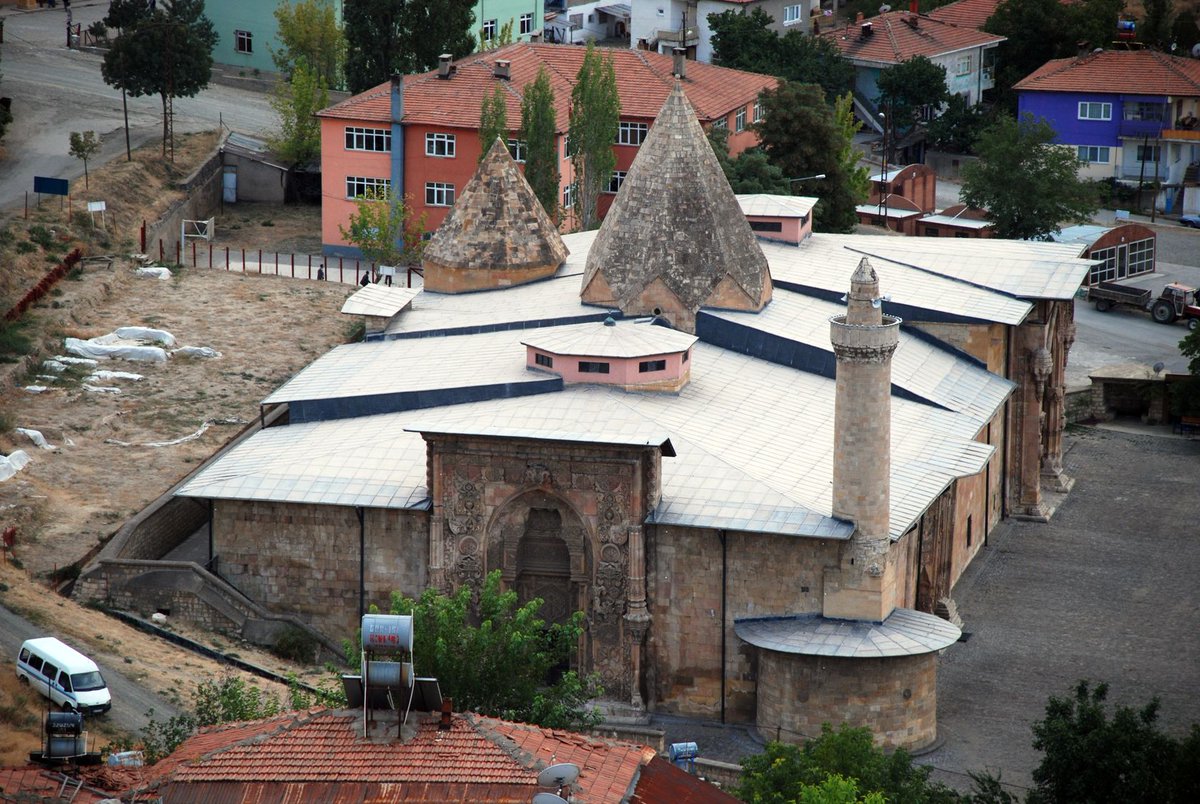 Hov Nazaretyan tweet media