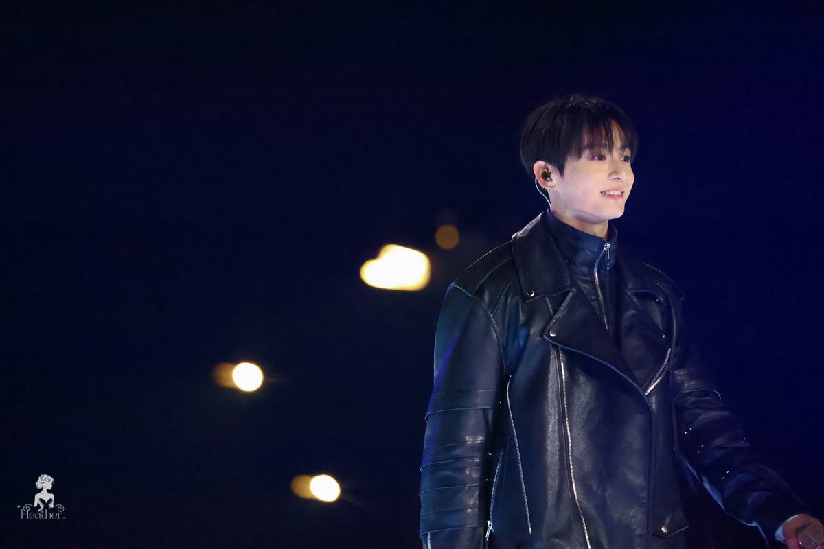 dearmyday_jk's tweet photo. 260321 광화문 컴백쇼
함께해줘 나의 worst day
널 더 세게 안을게 right now
Even hell, I'm down
All I want is you🥰
#정국 #JUNGKOOK #BTS
#BTS_SWİM 
#BTS_ARİRANG 
@BTS_twt https://t.co/2stGHoF9lp