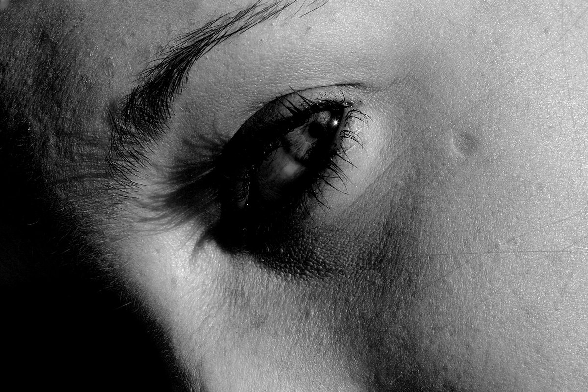 rdetheus's tweet photo. Cher Mozart, Comme c'est étrange ce que tu viens d'accomplir ! M'envoyer une musique triste, et, ce faisant, me consoler... #EricEmmanuelSchmitt https://t.co/b9tFCcm9Hn