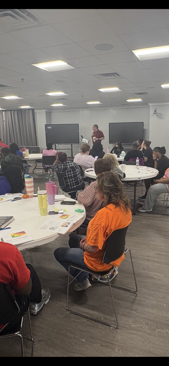 VivianJMCSS's tweet photo. School Safety Officer Tim Gilmer leads a Saturday PD for school safety teams (Administrators, Teachers, EAs) on Crisis Prevention Intervention (CPI)! How do we safely handle crisis situations? #learning#investinginourstaff ⁦@suptking⁩ https://t.co/I5NEhGHaiN