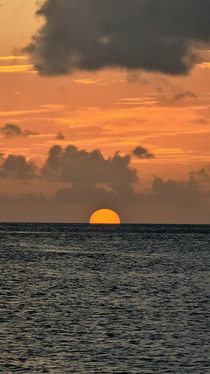 Shadow_Angelo1's tweet photo. First official post mostly gonna be sunset or night sky related :P
#sunset #islandlife https://t.co/Zhya5yv1W0