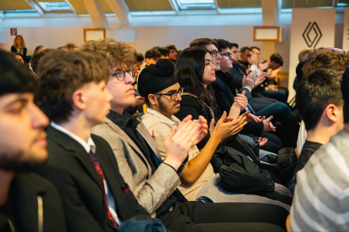 Unitcargo's tweet photo. Ich durfte beim 1. Mobilitätsdialogs des BVe Bundesverband eMobility-Austria „Ausbildung trifft Wirtschaft 2026“ an der HTL Wien West dabei sein. Klar ist - Die Mobilitäts- und Energiewende ist ein Kompetenzprojekt. 
Foto Crédit: Schwertberger-Projects https://t.co/4fSTloWrYP