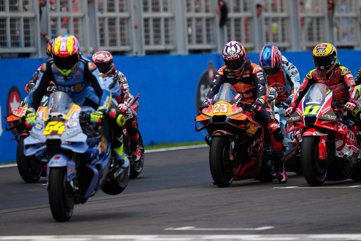 #MotoGP #BrazilianGP 

LE GRAVISSIME RESPONSABILITÀ INERENTI GOIANIA SPIEGATE

Bartolome 'Tomé' Alfonso Ezpeleta (FIM Safety Officer) afferma: "A causa delle forti piogge degli ultimi giorni si è verificato un cedimento della superficie (asfalto) della pista dovuto a movimenti