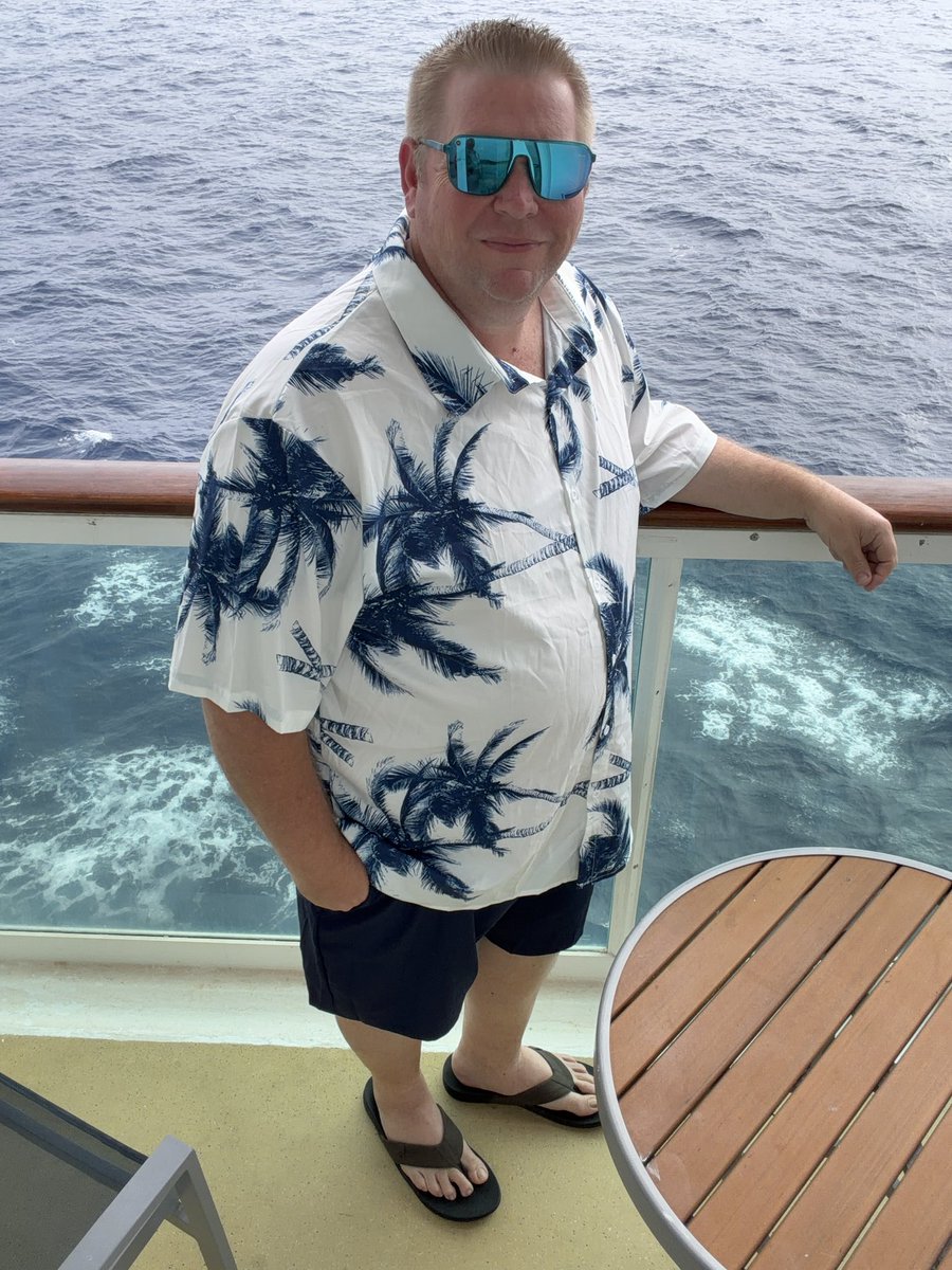 Life is hard in the middle of the ocean🌊