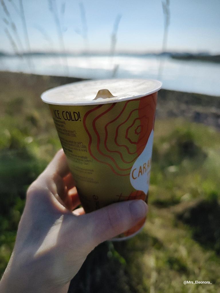 Mrs_Eleonora_'s tweet image. "Tijd voor jezelf" : Is zondigen met iets lekkers en gewoon genieten... 🌞
#EigenFoto #MeTime #zon #outdoor