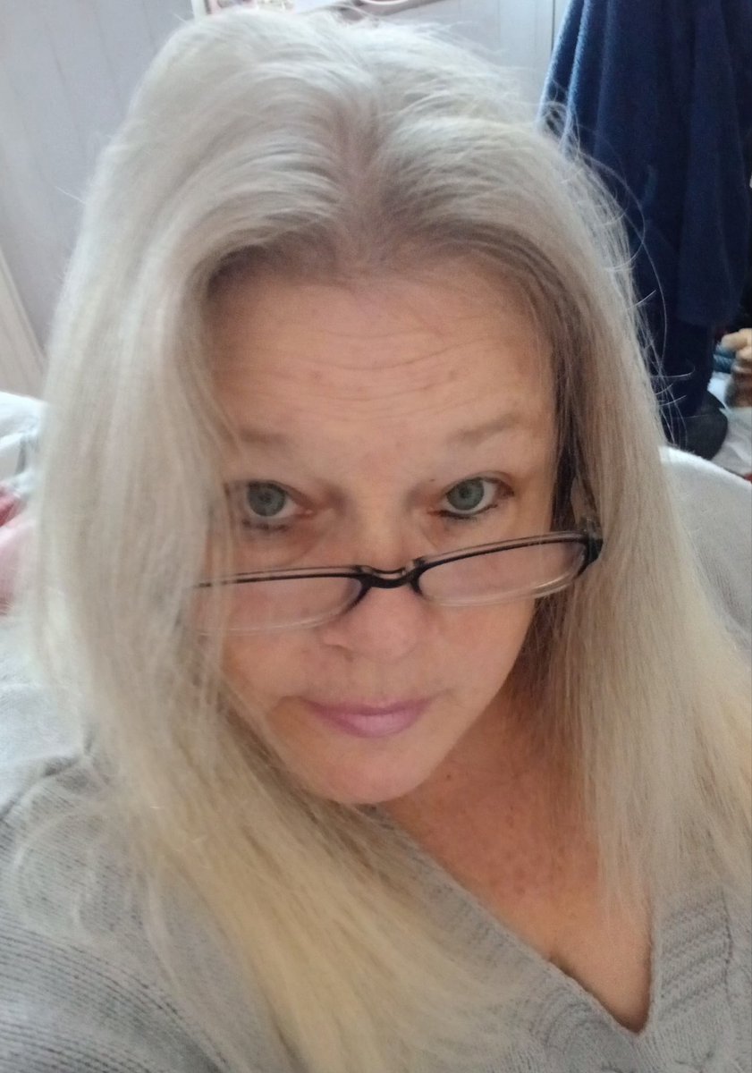 MandyMsnd's tweet photo. Natural i dont eear make up or use filters or put old photos up https://t.co/nUNYm7N8UY