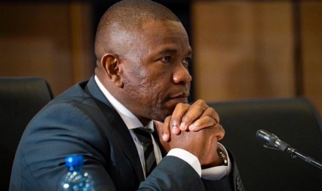 South Africans 🇿🇦  are not going to hear from politicians never!!

We stand with General Mkhwanazi ❤️