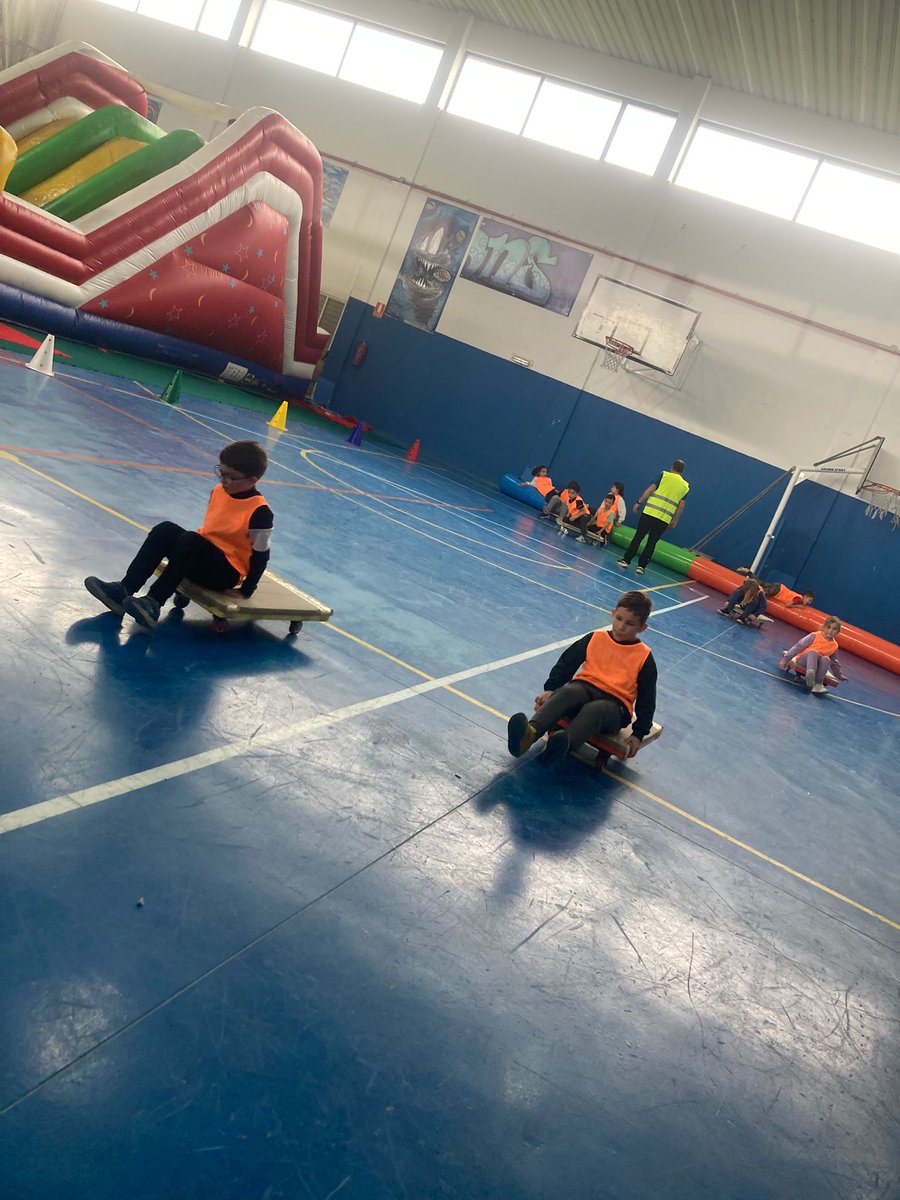 deportesdipusal's tweet photo. Gran jornada también para los más pequeños en el pabellón de Villamayor #Prebenjamines https://t.co/NoDwJHOtg5