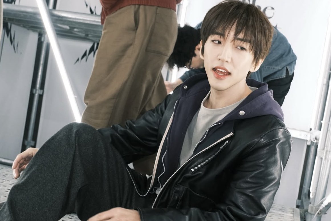 L8O2V1E_'s tweet photo. 저기요 2년이실종됏어요얼굴에서 https://t.co/RZ1q0ZkHk8