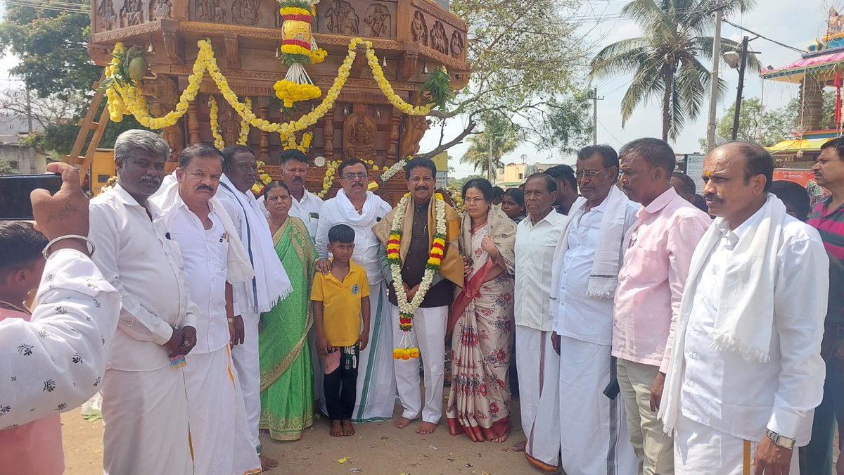 ಇಂದು ಚಿತ್ರದುರ್ಗ ತಾಲ್ಲೂಕಿನ ತಮಟಗಲ್ಲು ಗ್ರಾಮದಲ್ಲಿ ನಡೆದ ಶ್ರೀ ಆಂಜನೇಯಸ್ವಾಮಿ ರಥೋತ್ಸವದಲ್ಲಿ ಕುಟುಂಬ ಸಮೇತರಾಗಿ ಪಾಲ್ಗೊಂಡು, ದೇವರಿಗೆ ವಿಶೇಷ ಪೂಜೆ ಸಲ್ಲಿಸಿ, ಸರ್ವರ ಒಳಿತಿಗಾಗಿ ಪ್ರಾರ್ಥಿಸಿದೆ. 
ಈ ಸಂದರ್ಭದಲ್ಲಿ ಮುಖಂಡರಾದ ಜಿ.ಆರ್.ಸತ್ಯನಾರಾಯಣ, ಮುಖಂಡರು ಹಾಗೂ ಕಾರ್ಯಕರ್ತರು ಉಪಸ್ಥಿತರಿದ್ದರು.