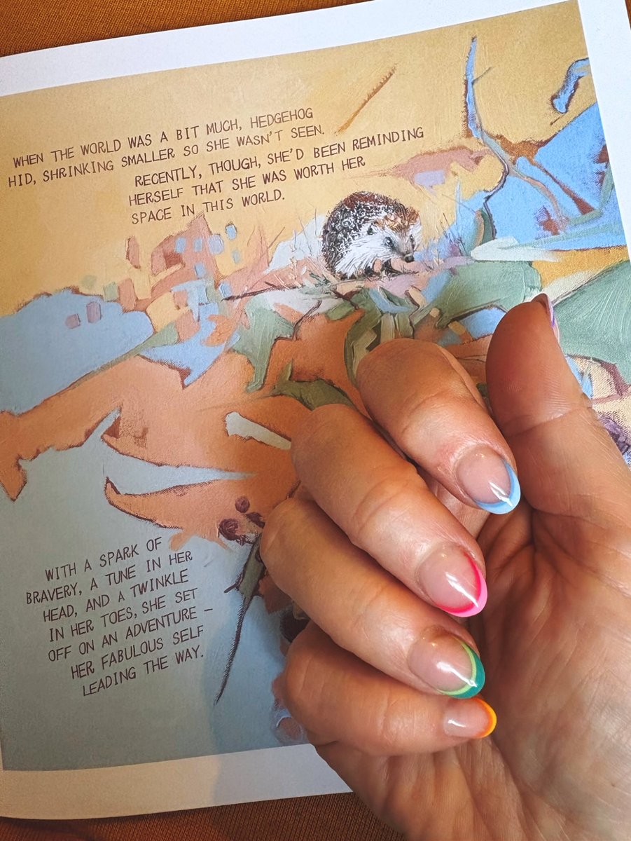 DearUniverse_cs's tweet image. Took some advice from Hedgehog today and let my fabulous self lead the way. Exciting times deserve exciting nails. ‘Exhibition Nails’, I’m calling them 💚 
(Poppy gave me her stamp of approval, she also thought they were fabulous)
#NailArt #Hedgehog #Fabulous #WhenBeastsSpoke