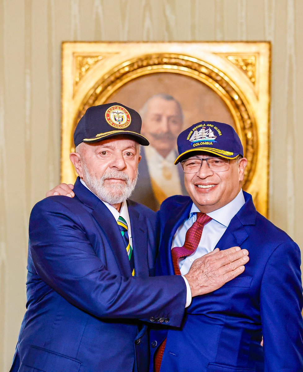 Eixo Político tweet media