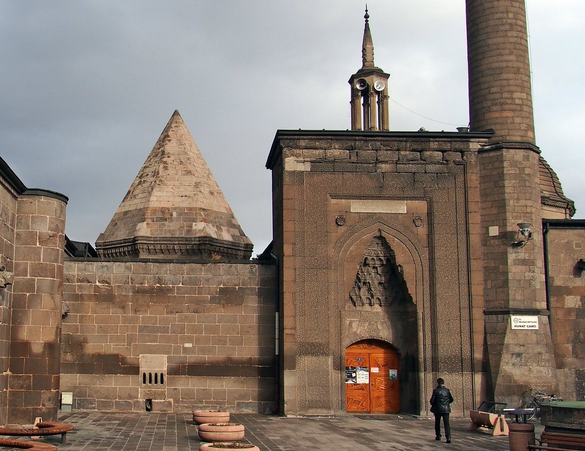 Hov Nazaretyan tweet media