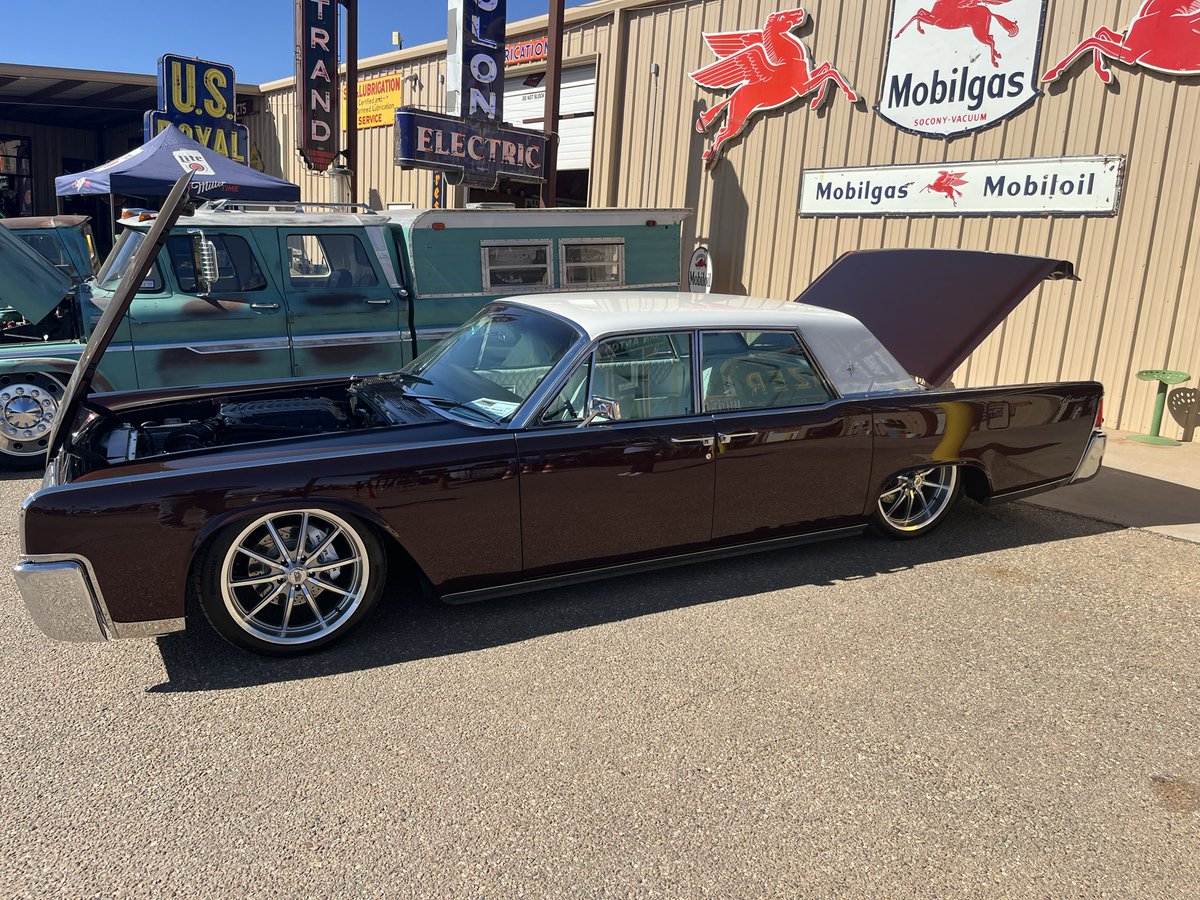 Lloyd Arthur tweet media