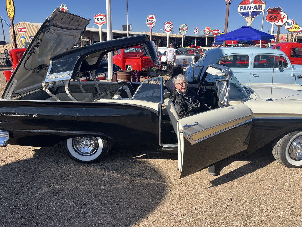 Lloyd Arthur tweet media