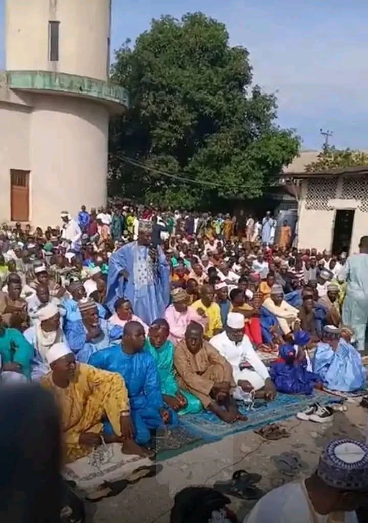 Sister__ tweet media