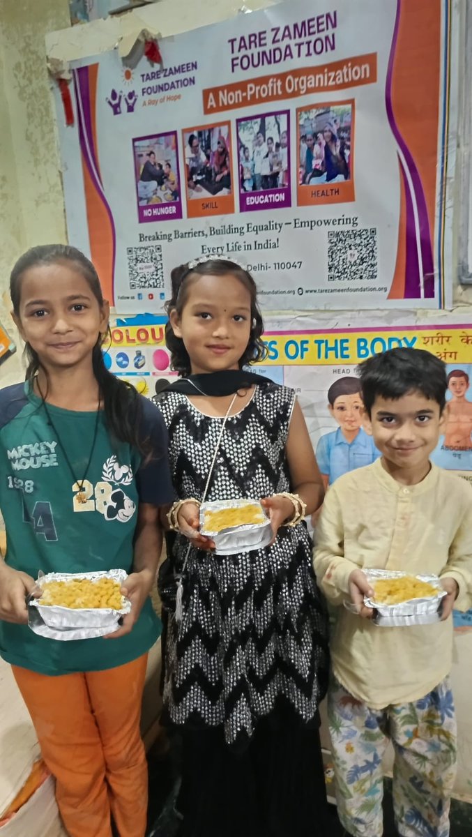 tarezameenngo's tweet image. "Gunjan Sir spread smiles and happiness by donating packed rice &amp;amp; chhole to 115 children at Tare Zameen Foundation. 🍛✨

#TareZameenFoundation #FoodDistribution #ServingHumanity #KindnessMatters #FeedTheNeedy #SpreadSmiles #CompassionInAction #HelpingHands #MakeADifference