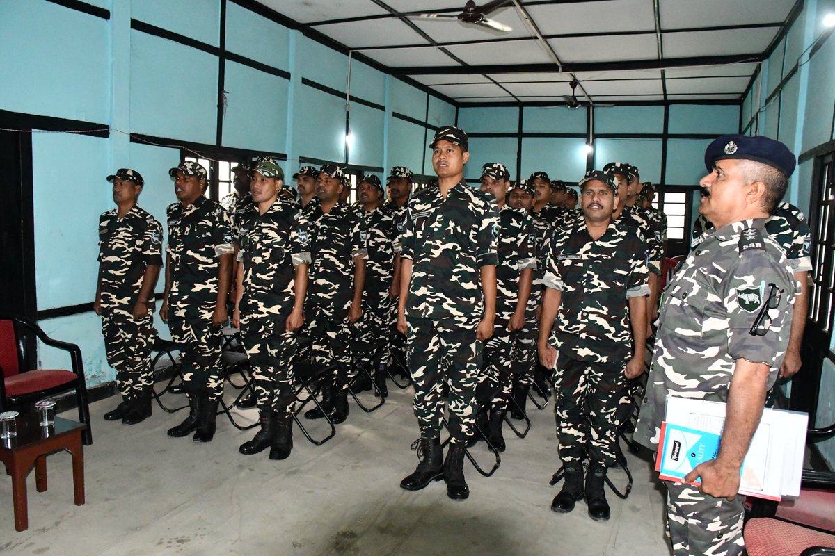 #DGSSBOnTour

Shri Sanjay Singhal, #DGSSB, visited SHQ Rangia under FTR #Guwahati, where he was presented with a ceremonial Guard of Honour.
He chaired a strategic briefing for Adhoc Commandants and Coy Commanders deployed for the #Assam #AssemblyElections2026, emphasizing