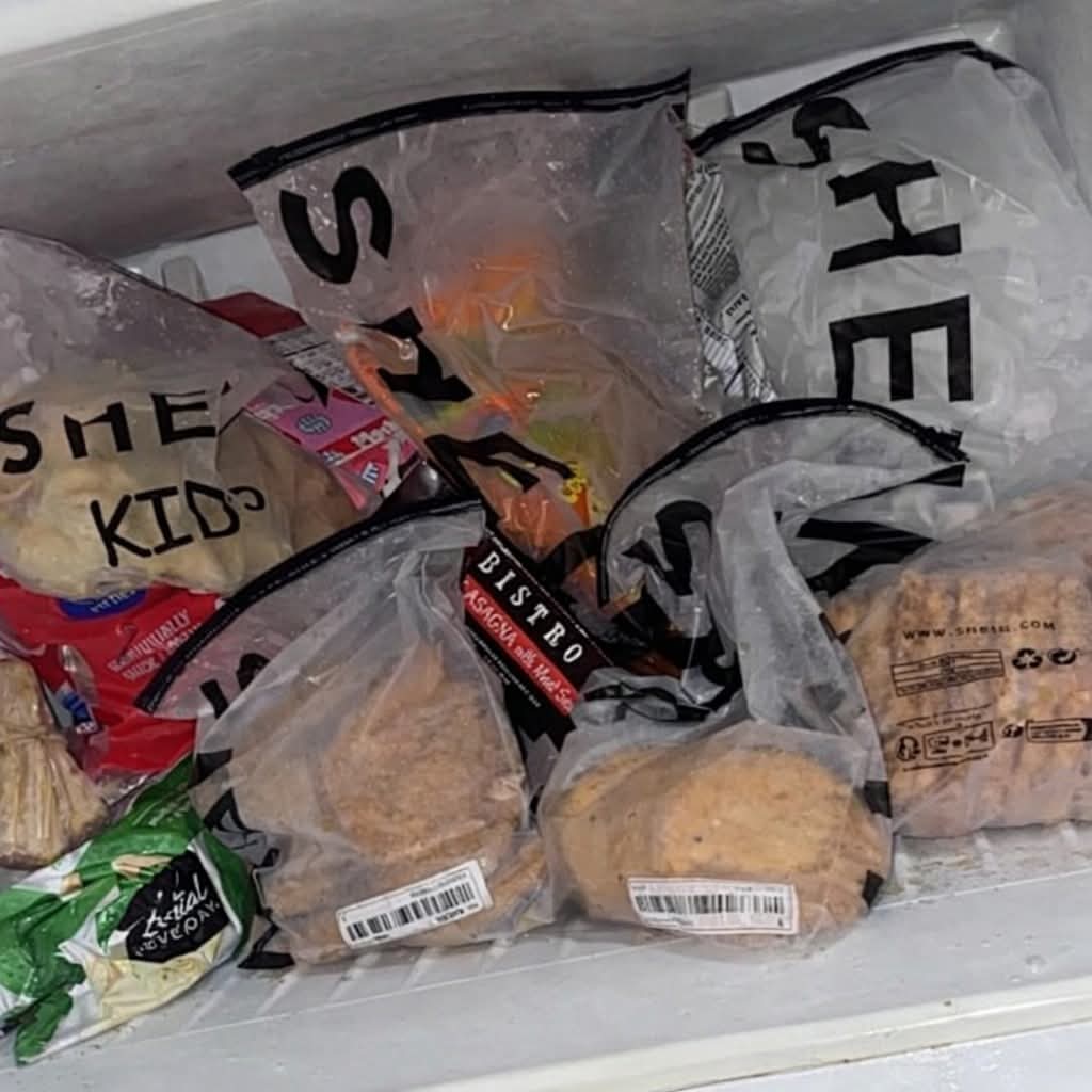 chiquitita y rota 💔 tweet media