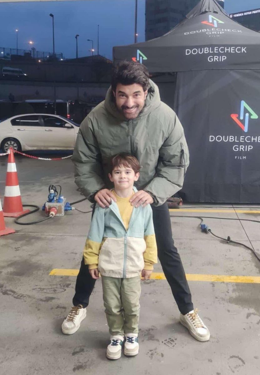 انجين اكيوريك من كواليس اعلان شل 
#EnginAkyürek  #ShellTürkiye