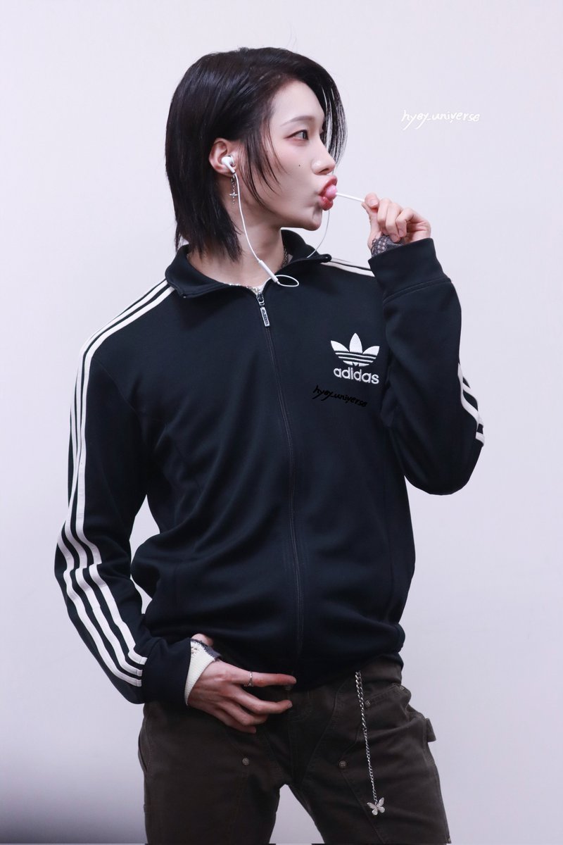 𝓱𝔂𝓮𝔂𝓾 tweet media