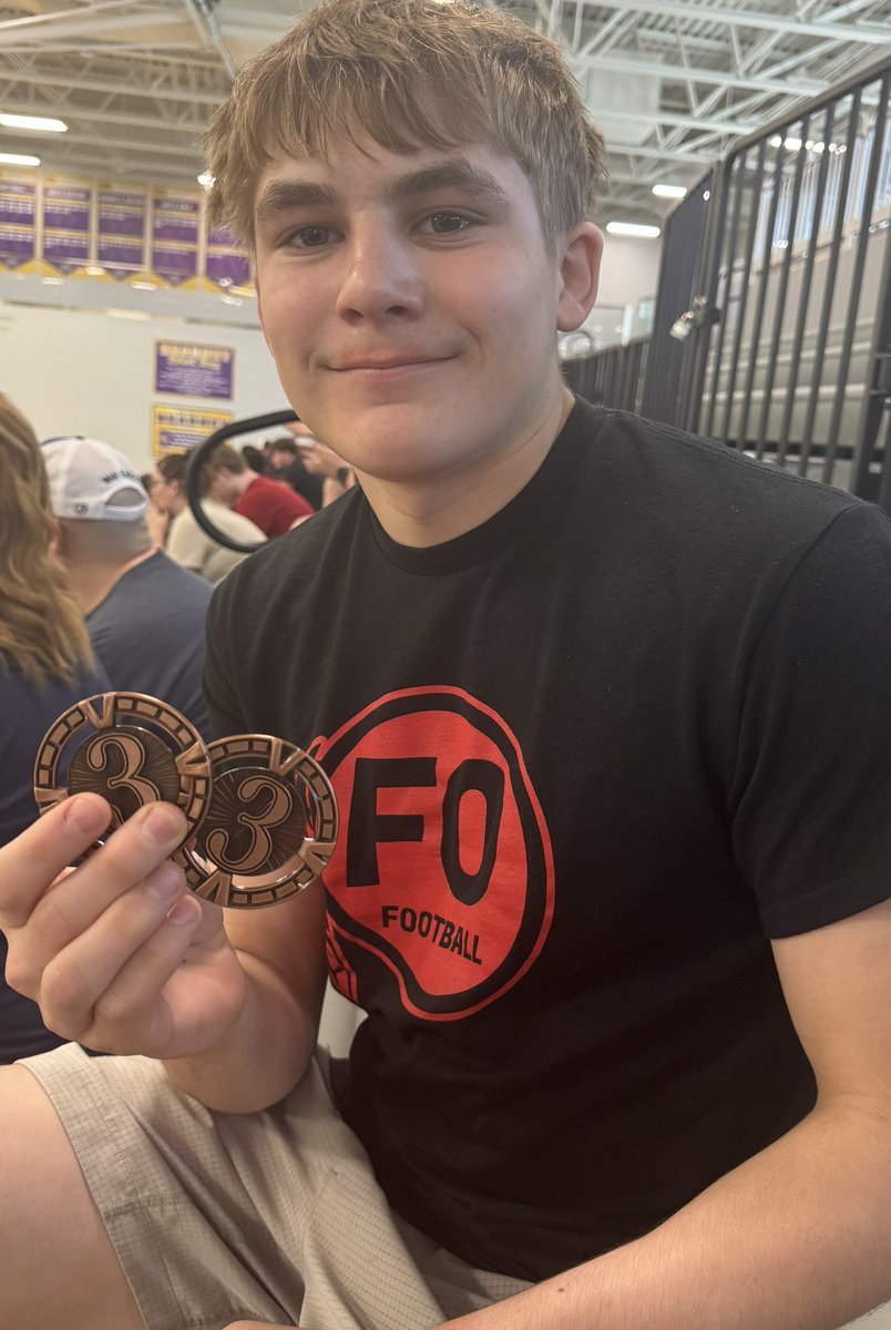 jasteffens's tweet photo. Powerlifting competition today for @LukeSteffens27 at Kearney
3rd place in Bench and Squat! 
💪🔴⚫️🔴💪 https://t.co/ENlgNHJpju