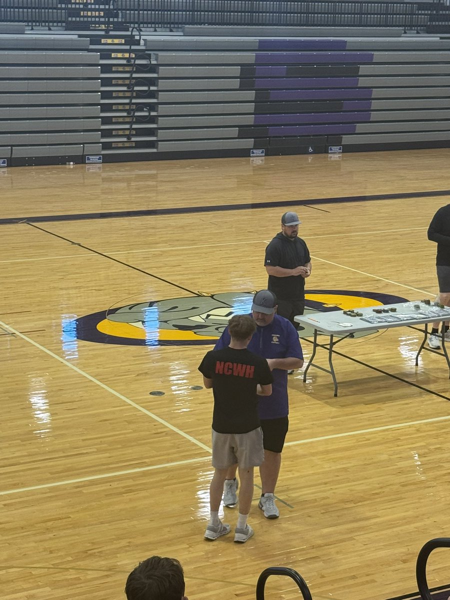 jasteffens's tweet photo. Powerlifting competition today for @LukeSteffens27 at Kearney
3rd place in Bench and Squat! 
💪🔴⚫️🔴💪 https://t.co/ENlgNHJpju