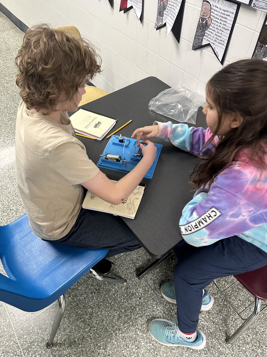 Miss Hood tweet media