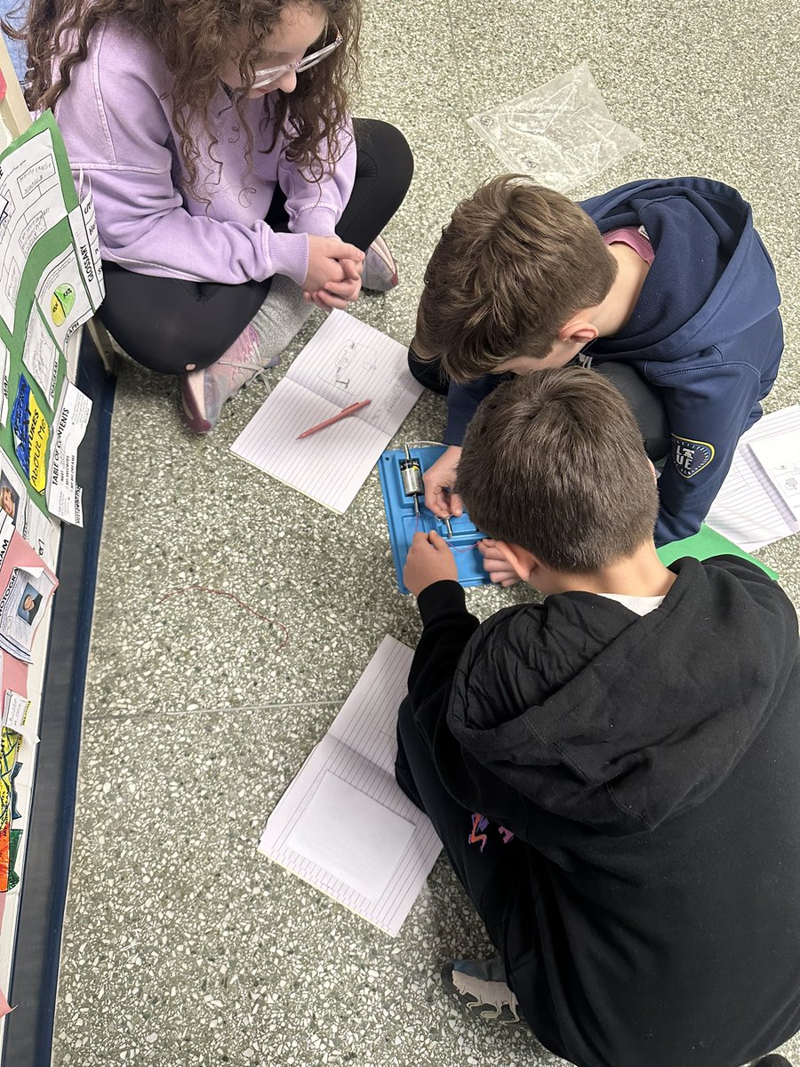 Miss Hood tweet media