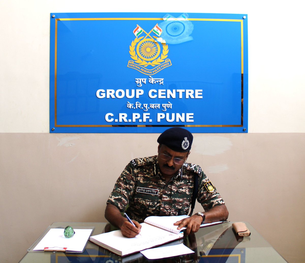 DG CRPF Shri G. P. Singh, IPS received a Guard of Honour during his visit. He reviewed the Guard and recorded his remarks in the Visitors’ Book, reflecting the ethos and discipline of the Force. 
#CRPF #WESTERNSECTORCRPF