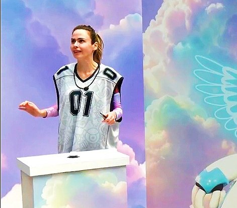 JULIO_U2's tweet photo. TADEU: Ana Paula, só não pode usar a mão,  só a pinça. 

Ana Paula: 2 segundos depois 👋🏻😬

#EliminadaProvadoAnjo #BBB26 #AnaPaulaRenault

Juro!!! Tenho quase certeza que isso é estratégia dela.
Ela se "elimina" de propósito.
Tá muito óbvio, não é a primeira vez que ela faz isso. https://t.co/KOkTboD8eY