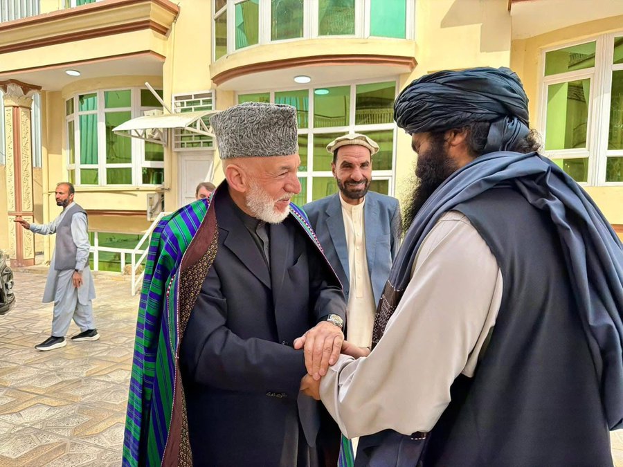noor_kochi's tweet photo. ماته غوږ 👂 شه 
کچيري د افغانستان پخوانی مشر ښاغلی حامد کرزي په مشرې يوه ډله کسان هندوستان ته ولاړ شی ډير لاسته راوړنې به ولری 
ځکه چې حامدکرزي صاحب د هند 🇮🇳 وزیر اعظم نريندرا مودي ډير کلک ملګري ده
په اوسنې سخت کې چې موږ ټول افغانان د خپل هيواد د ښه راتلونکي لپاره لاس په کار شو https://t.co/IPs1r7LlB6