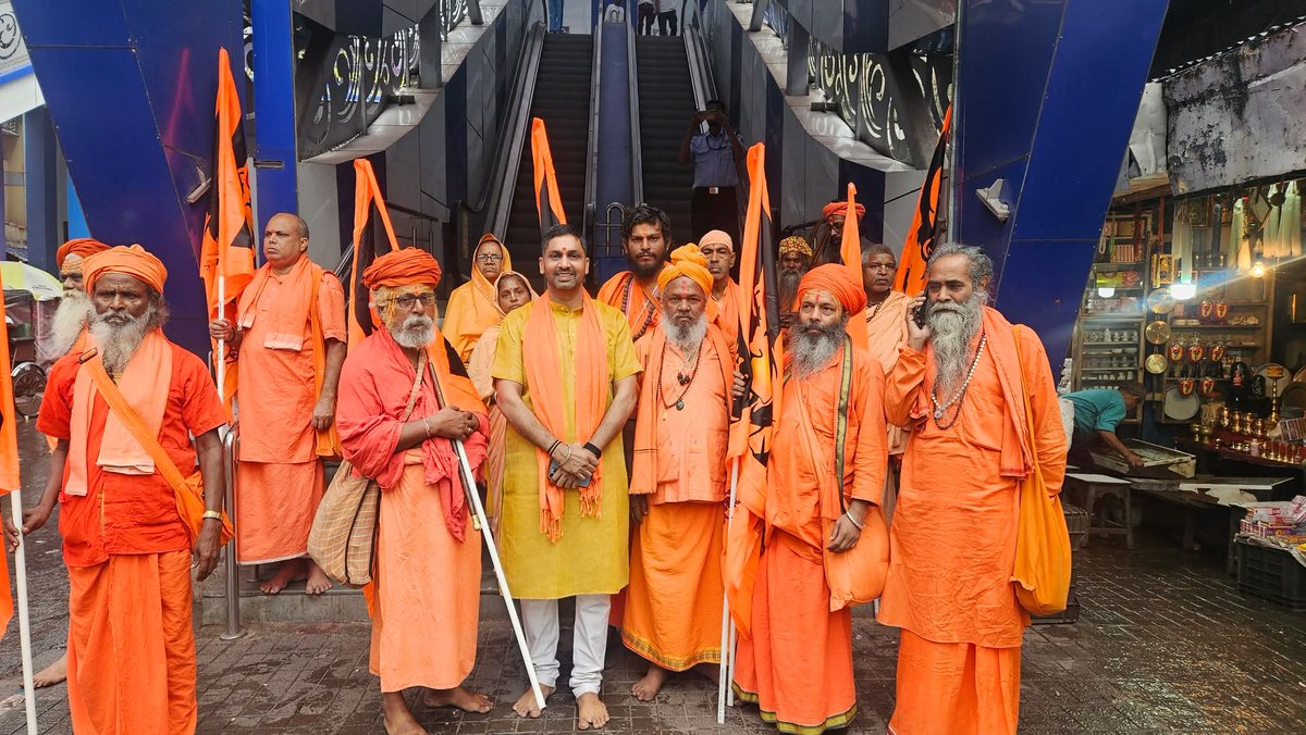 भवानीपुर विधानसभा के अंतर्गत कालीघाट में पूज्य संतों के सान्निध्य में आशीर्वाद प्राप्त हुआ। 

<a href="/BJPindia__/">Bharatiya Janata Party</a> <a href="/narendramodi/">Narendra Modi</a>  <a href="/NitinNabin/">Nitin Nabin</a> <a href="/sunilbansalbjp/">Sunil Bansal</a> <a href="/SuvenduWB/">Suvendu Adhikari</a> <a href="/BJP4Bengal/">BJP West Bengal</a> <a href="/ratnakar273/">Ratnakar</a> <a href="/SushantaBJP/">Sushanta Chowdhury</a> <a href="/AmitShah/">Amit Shah</a>