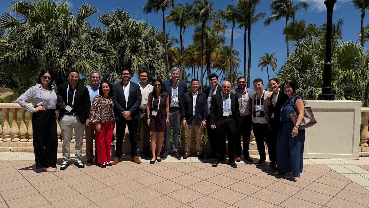 UPRUrology's tweet photo. SESAUA with the crew!!! Congrats to our PGY2 for winning the T. Leon Howard Imaging competition! 💥 

#SESAUA26 https://t.co/ZgMcLlQeaw