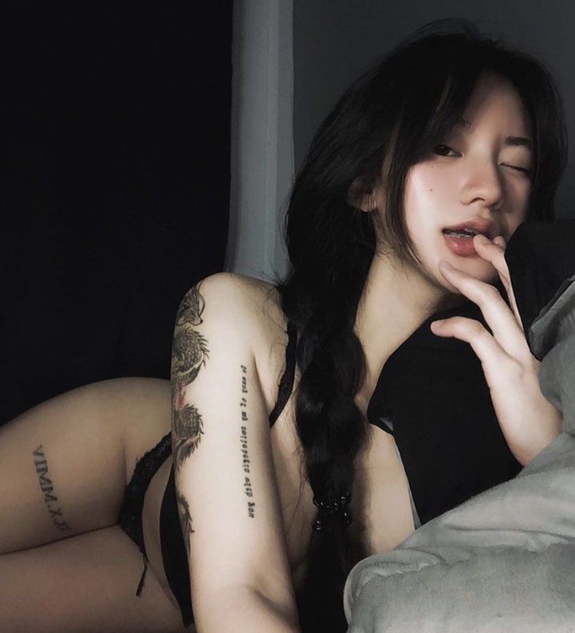 _HrnyLiL tweet media