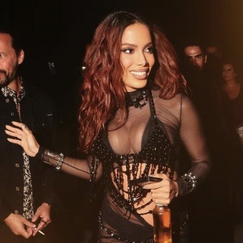AcessoAnittaR's tweet photo. 🚨 VEM AÍ! Anitta fará uma festa de aniversário HOJE, em São Paulo. https://t.co/9hJ9OQzlQ9