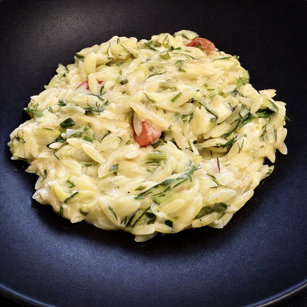Spirelli79's tweet photo. #Risoni mit Zucchini, Zitronenzeste, Paradeisern, Ziegenfrischkäse und Dill 
#spirelliwirbeltwiederinderKüche https://t.co/FAmFpM4hVV